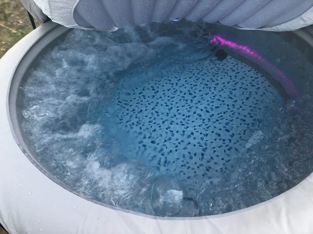 Treehouse Magpies Nest With Bubble Pool