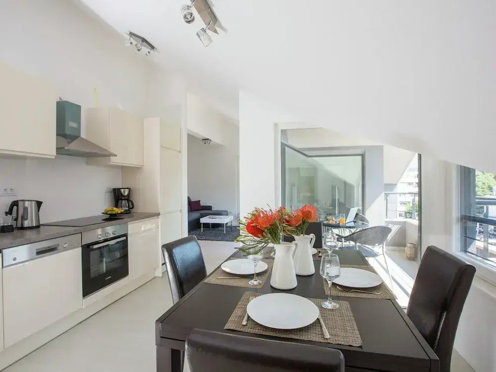 Topfloor Comfortable Luxury Apartment With Private Balcony,free Garage and Wi-fi