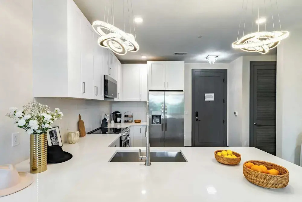 Downtown Nashville 2BR Condo Balcony & Parking Near Broadway