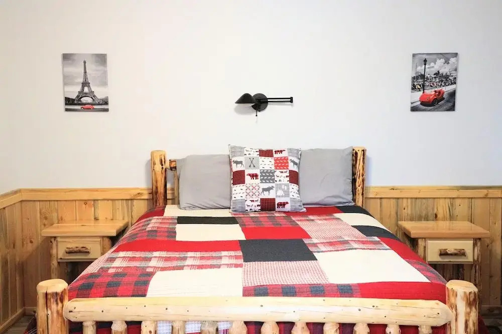 Eycat Lodging Company