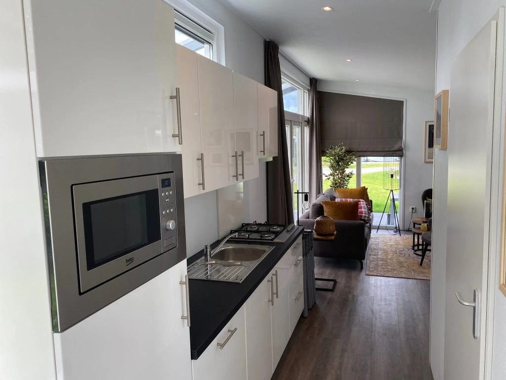 Nice chalet with a dishwasher, in a holiday park at a recreational lake