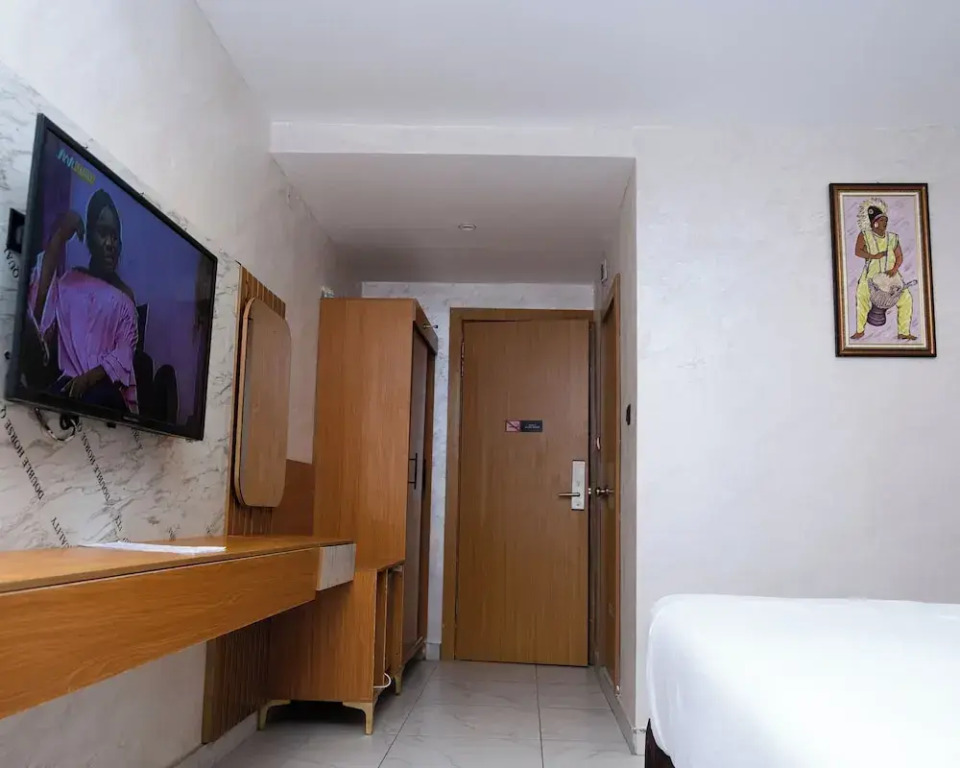 Formula 2 Hotels and Suites