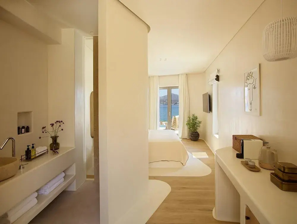 White Pebble Suites