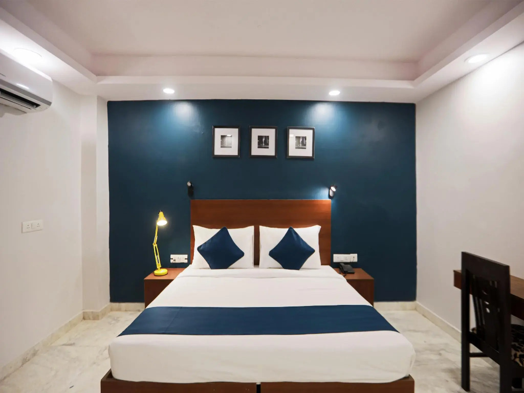 HOTEL SILVERKEY NEAR LIC BUILDING MAIN RD KHODA NEXT TO SHYAM OIL