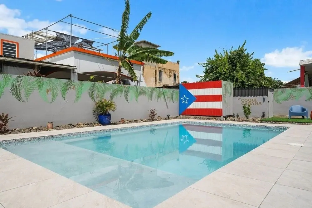 Walk to Beach or Swim in the Pool, 4 Bedrooms 4 Home by Redawning