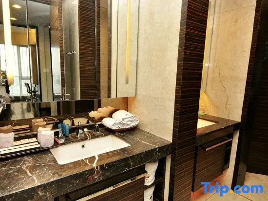 Sung Pavilion High Altitude River View Hotel (Guangzhou Pazhou Convention and Exhibition Hotel）