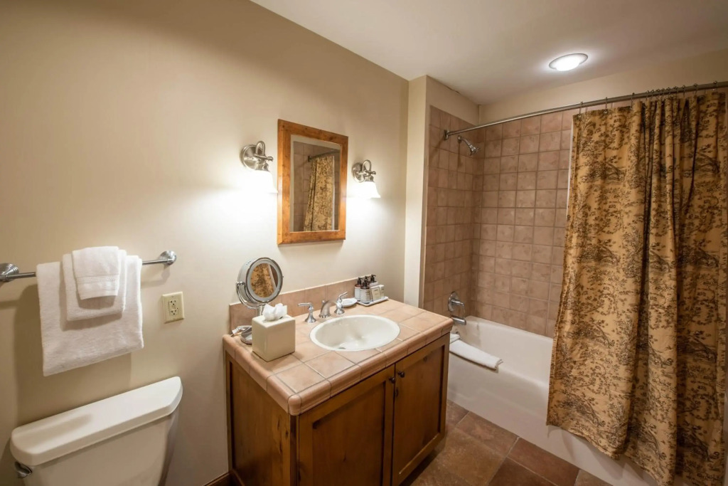 Spacious 3 Bedroom With 4 Beds And Sleeper Sofa Condo - No Cleaning Fee! by RedAwning