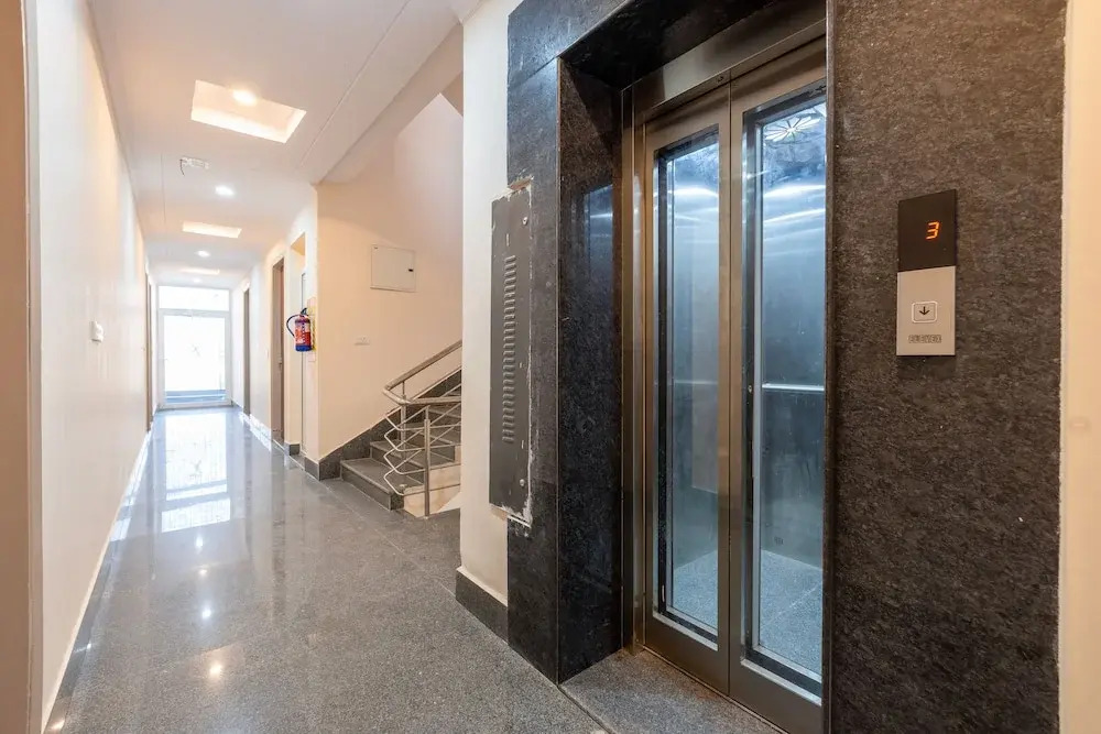 Hotel Park Tree I Sec-63A I Noida I Couple Friendly and Corporate Rooms available