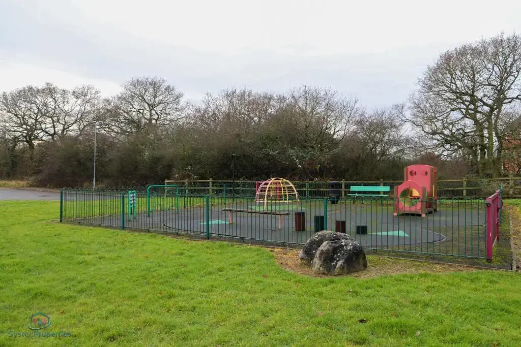 Syster Properties- Leicester Large 3 double bedroom Home