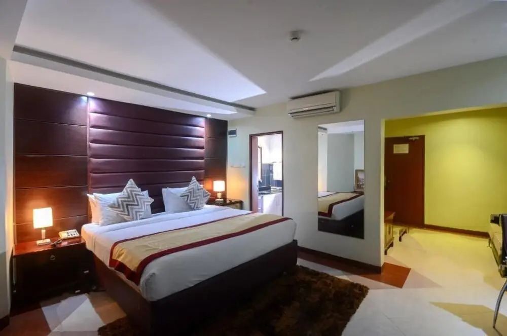 Silver Towers Hotel