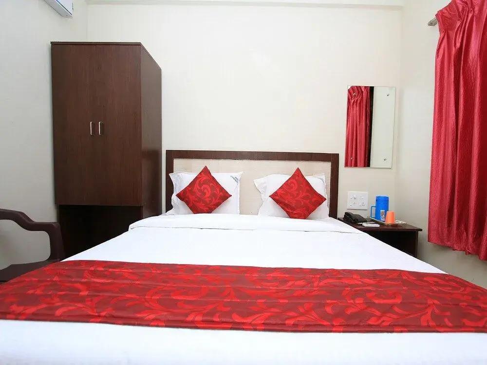 OYO Flagship 16691 Hotel Chakkaravarthi