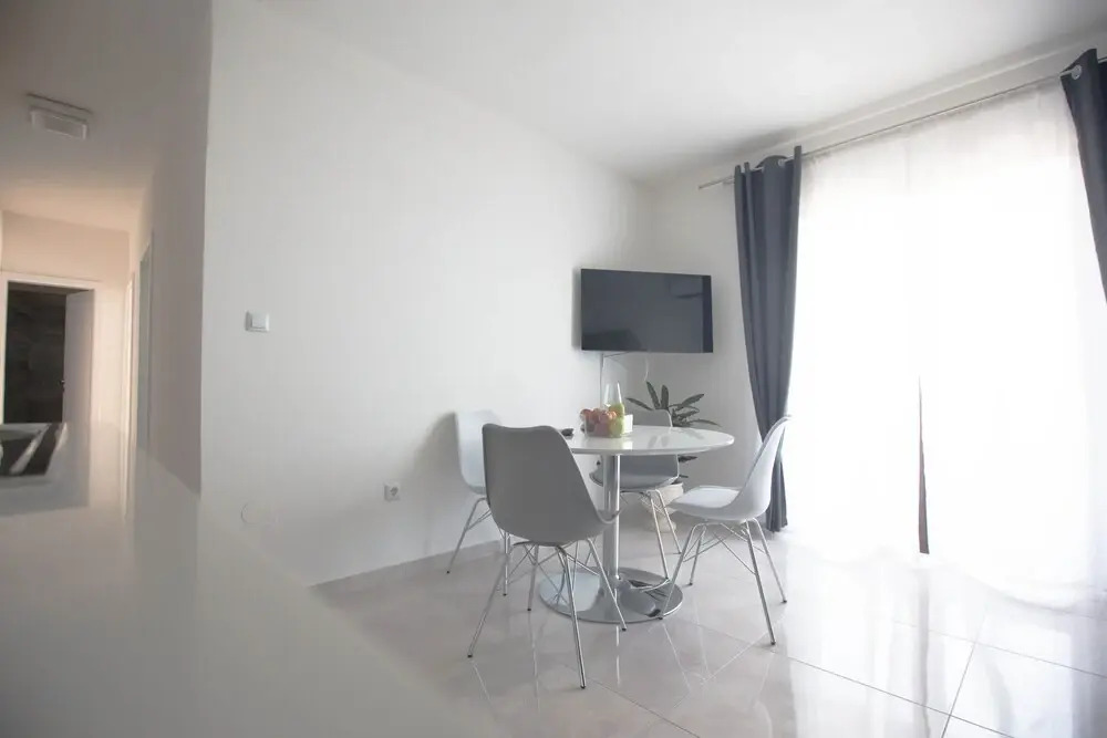Lovely 2-bed Apartment With Views in Podstrana