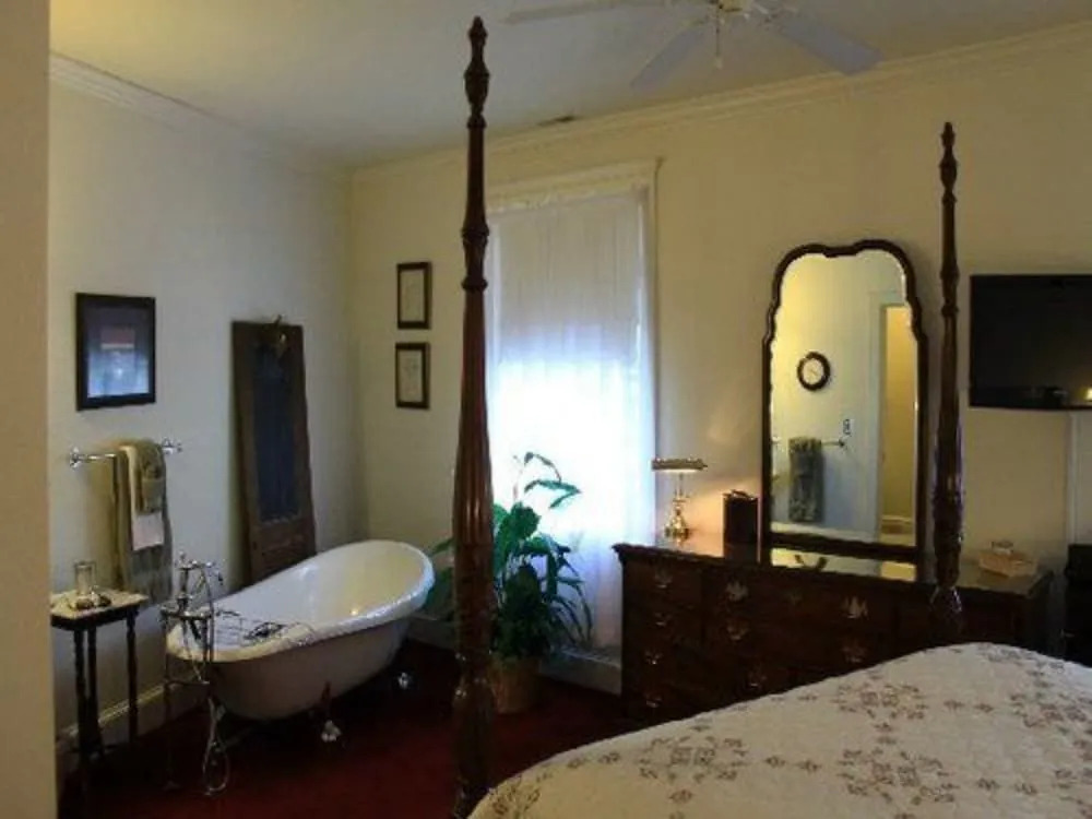 The Currier Inn