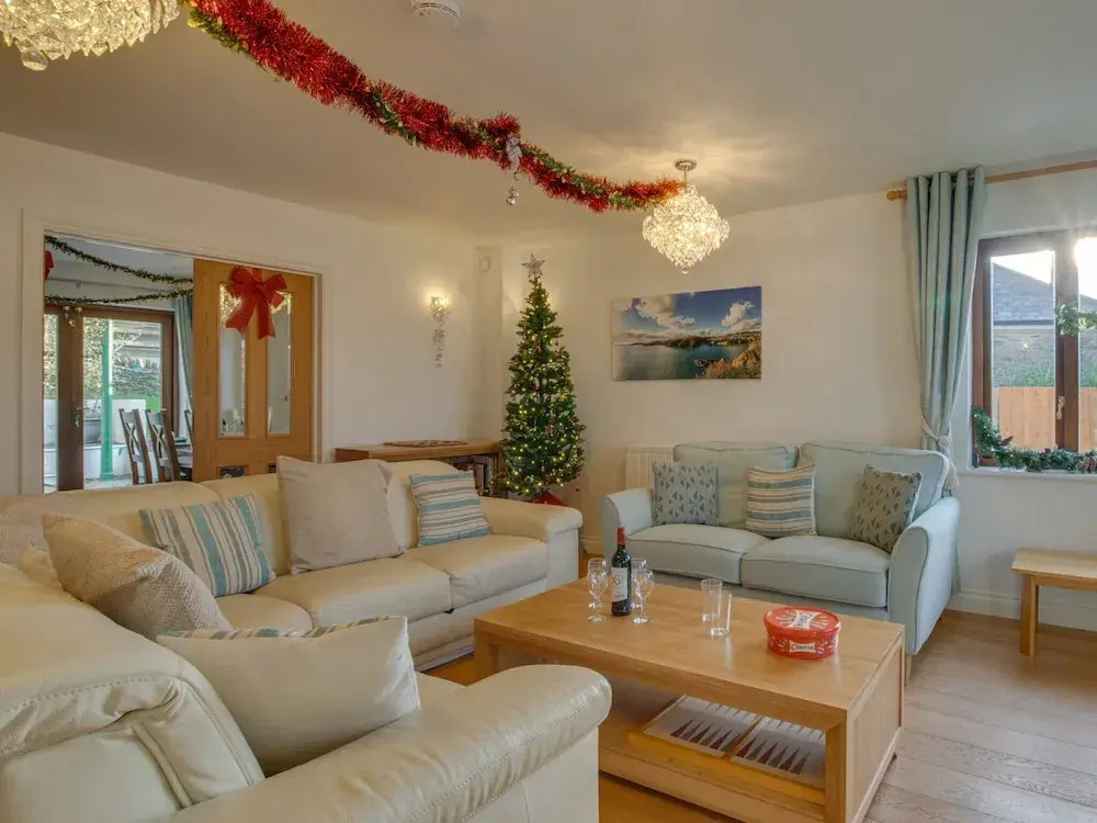 Comfortable, Bright Holiday Home With Private Garden in the South of Cornwall