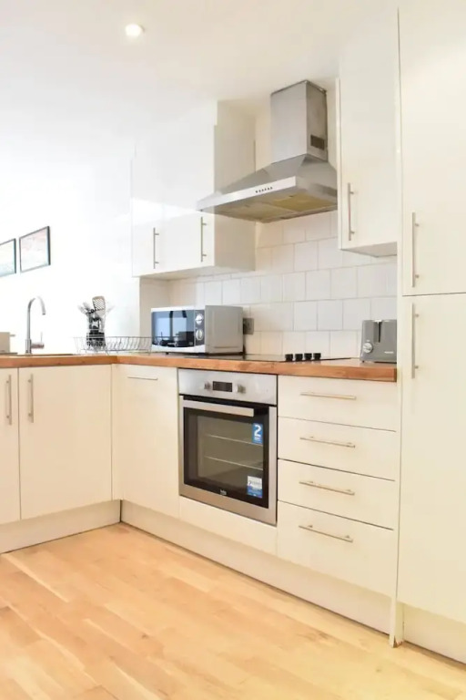 Stylish 3 Bedroom Apartment in Central Balham
