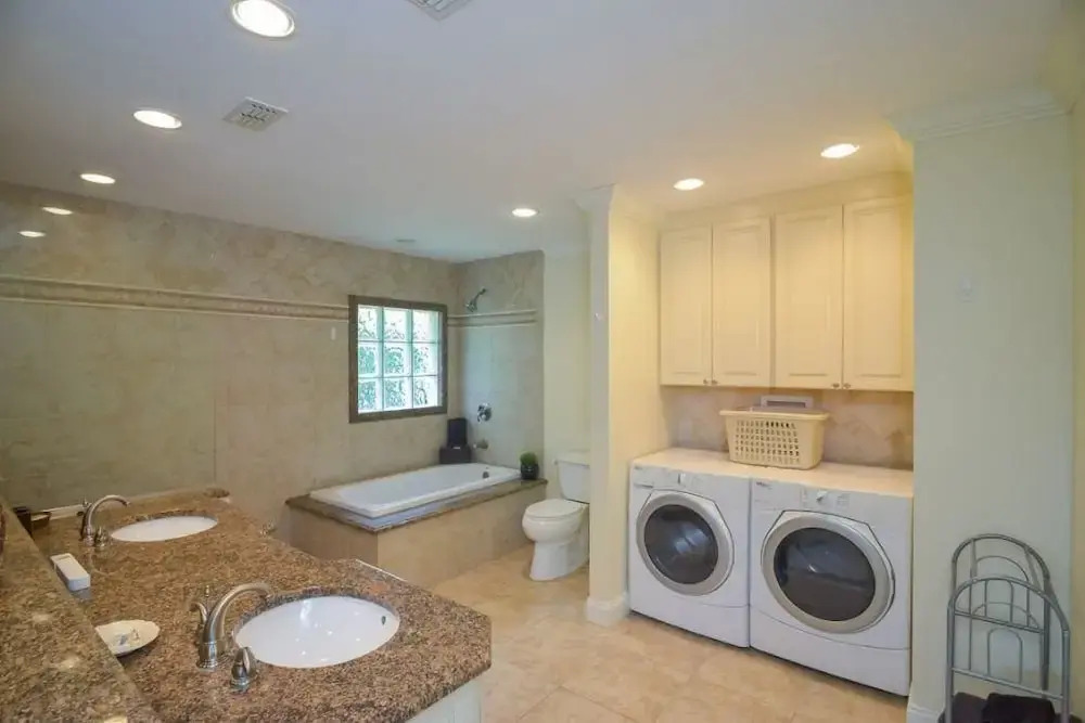Spinnaker Dr Home