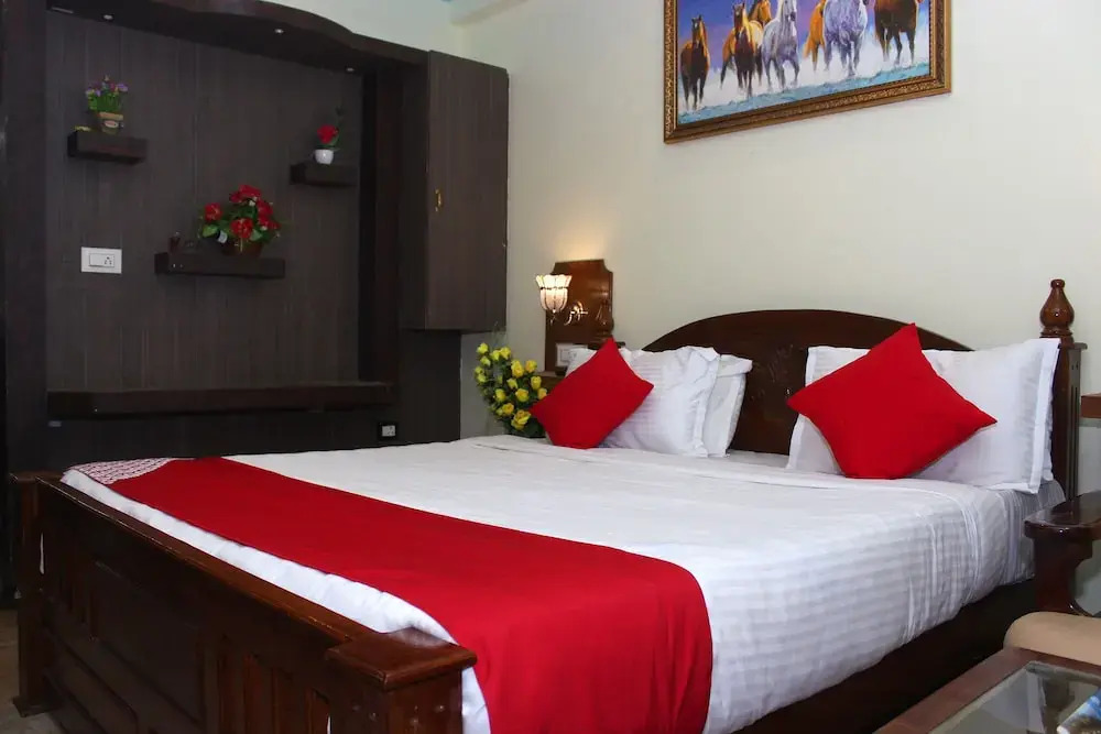 OYO 16541 Majestic Residency