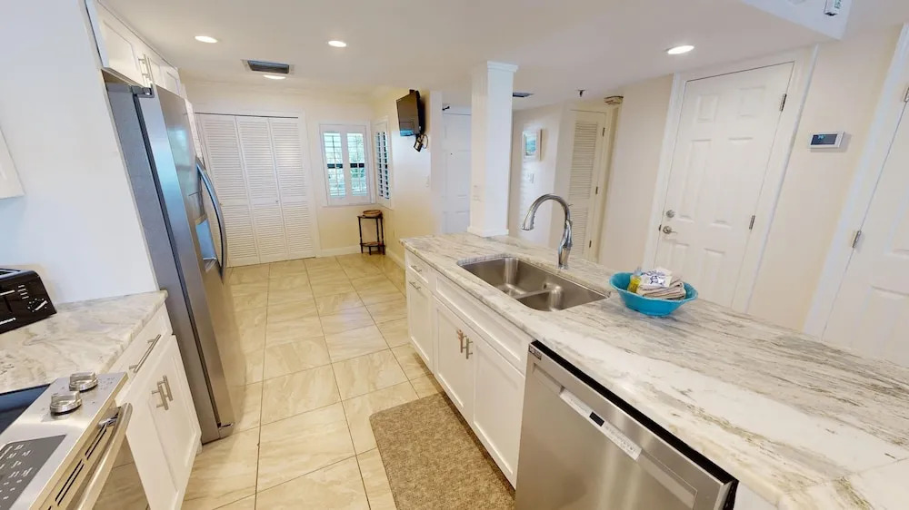 Inlet Reef 204 2 Bedroom Condo by RedAwning