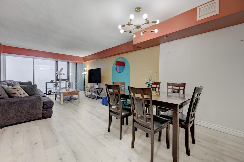 STS 1160 On Strip Sleeps 16 No Resort Fee