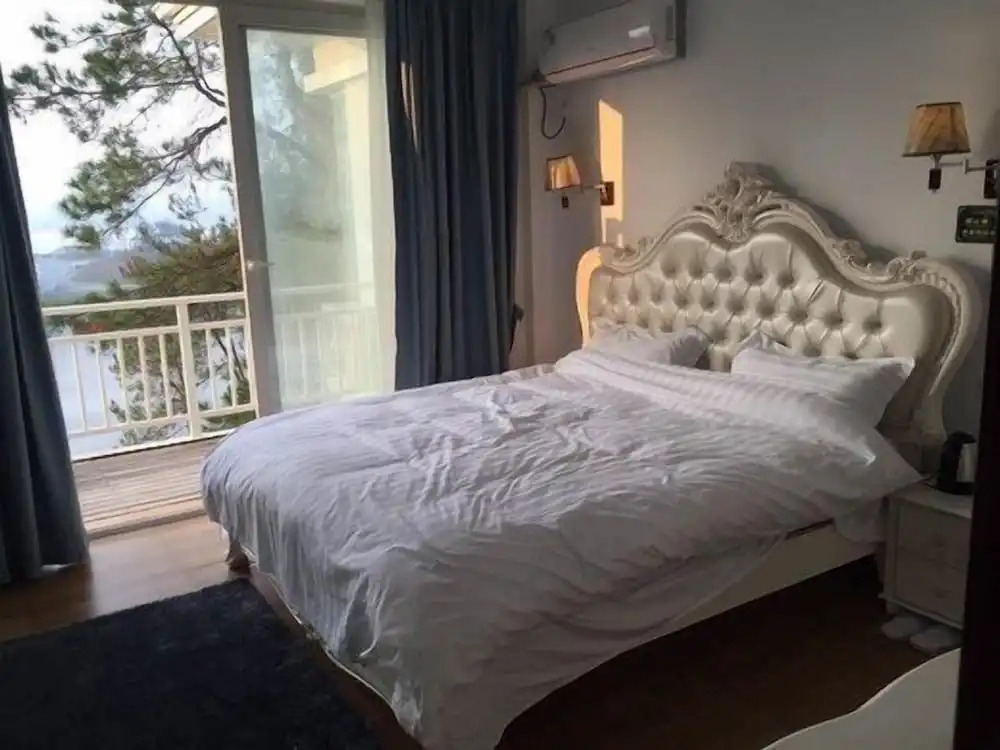 Qiandaohu Luxury Lake View Villa