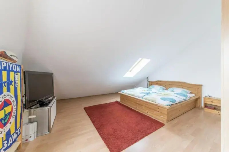 ID 6129 - Private Rooms