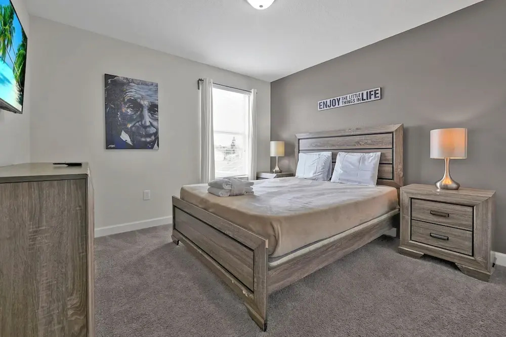 1674 Moon Valley DR, Davenport, 6bed