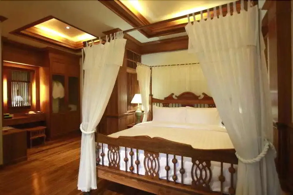 Rich Lanna House