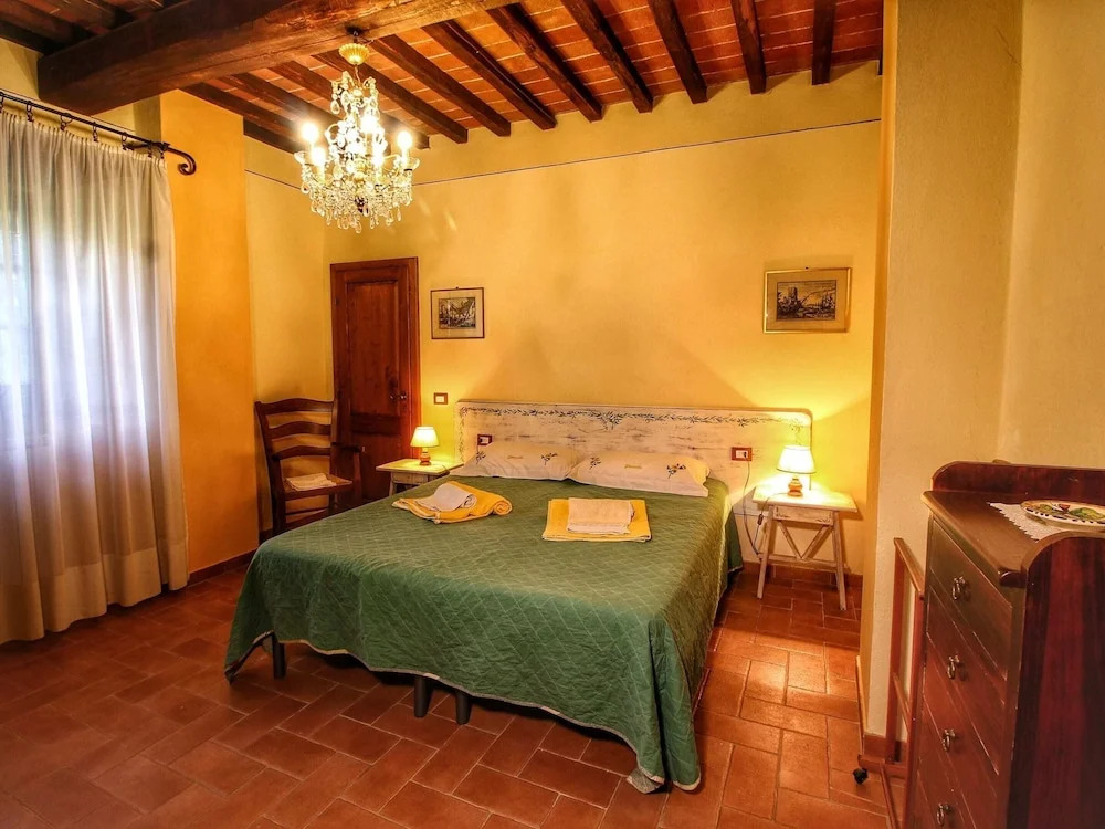 Apartment in Radda With Garden