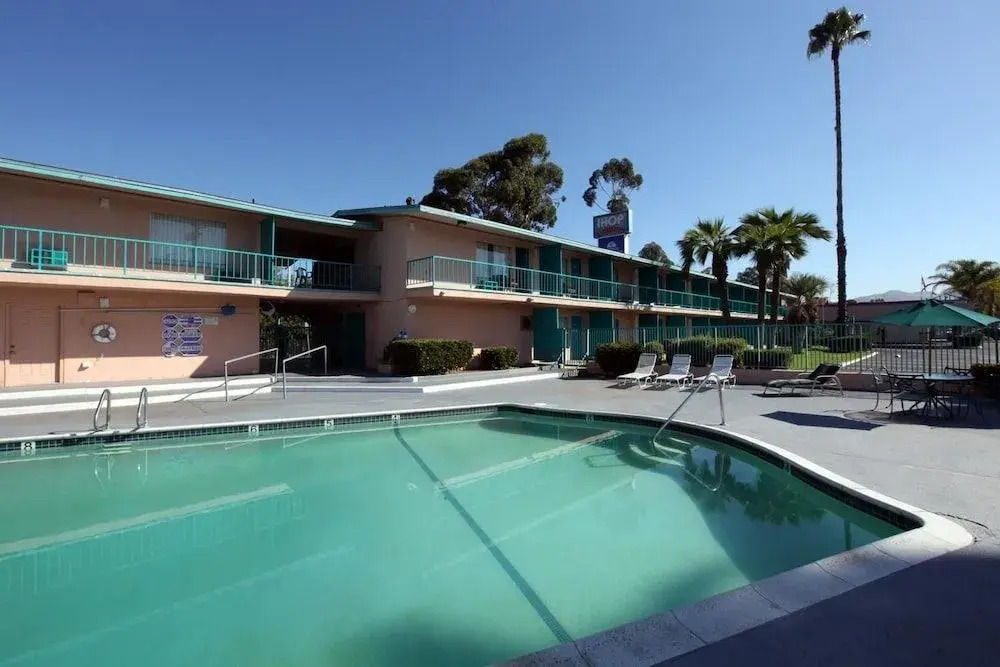 Best Inn & Suites