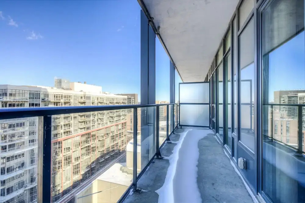 Beautiful Modern Condo Sleeps 4