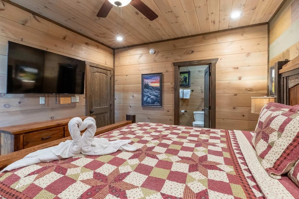 New Lux 4 King Suites Hot Tub Game Rm Xbox