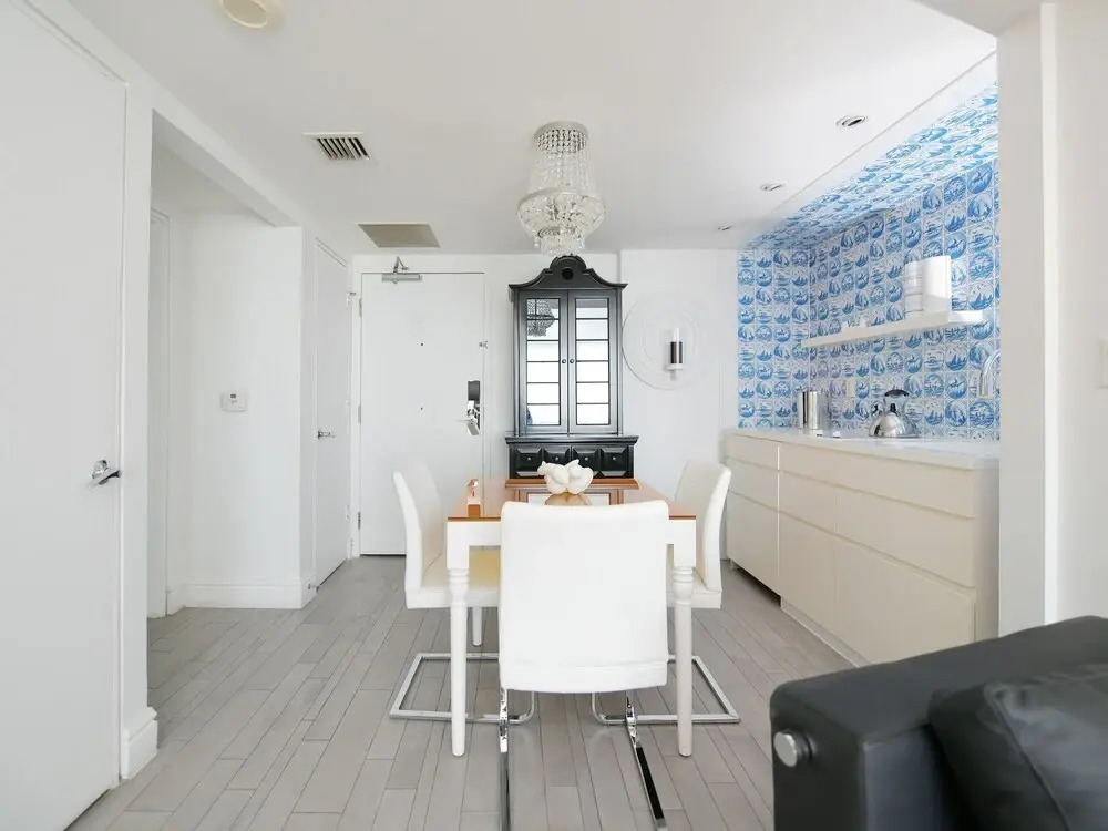 Miami World Rental - Mondrian 821