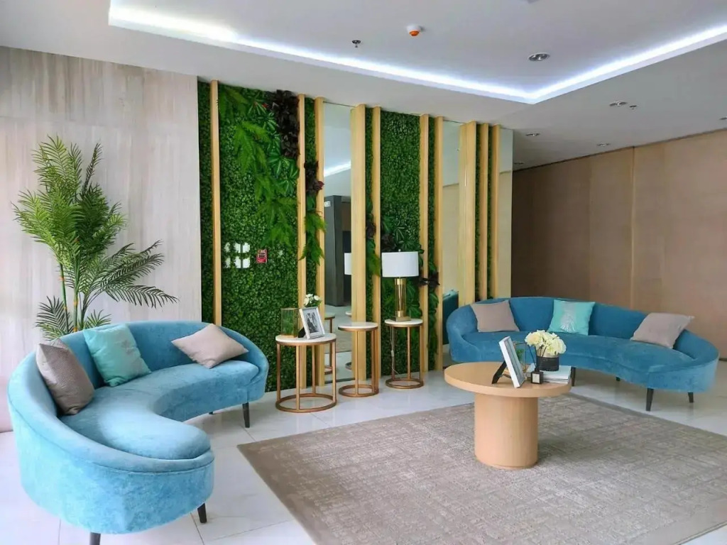 Lovely 2- BR Condo (Fully Air-conditioned w/ Wifi)