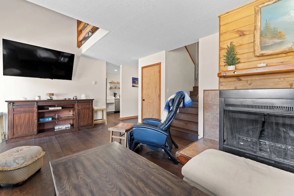 204 E. Fox Court