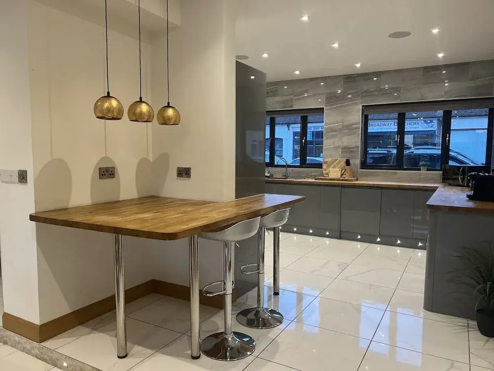 Broadway Beach Homes Airbnb With Hot tub