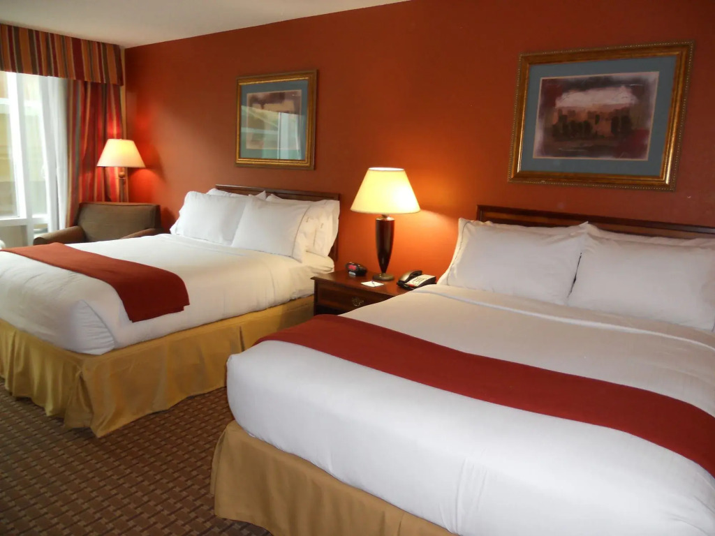 Holiday Inn Express and Suites Hazard by IHG