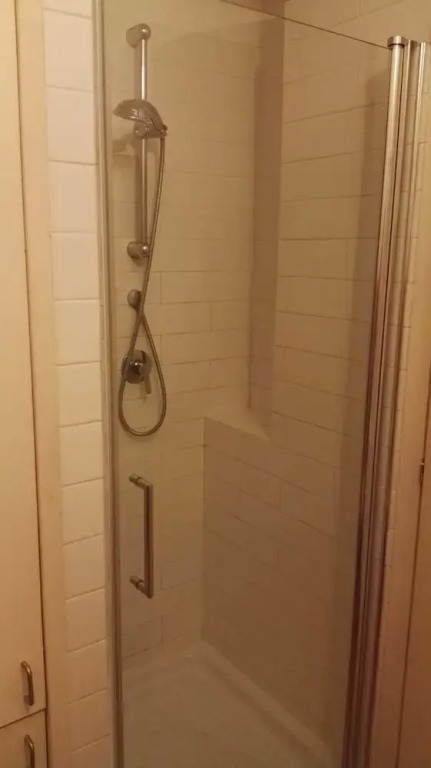 The Red Suite in Florence with Free Parking