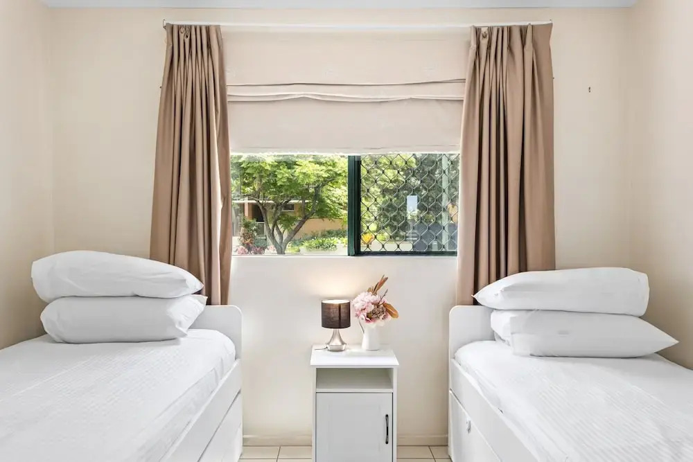 Albion Convenient Hideaway With Parking & Balcony
