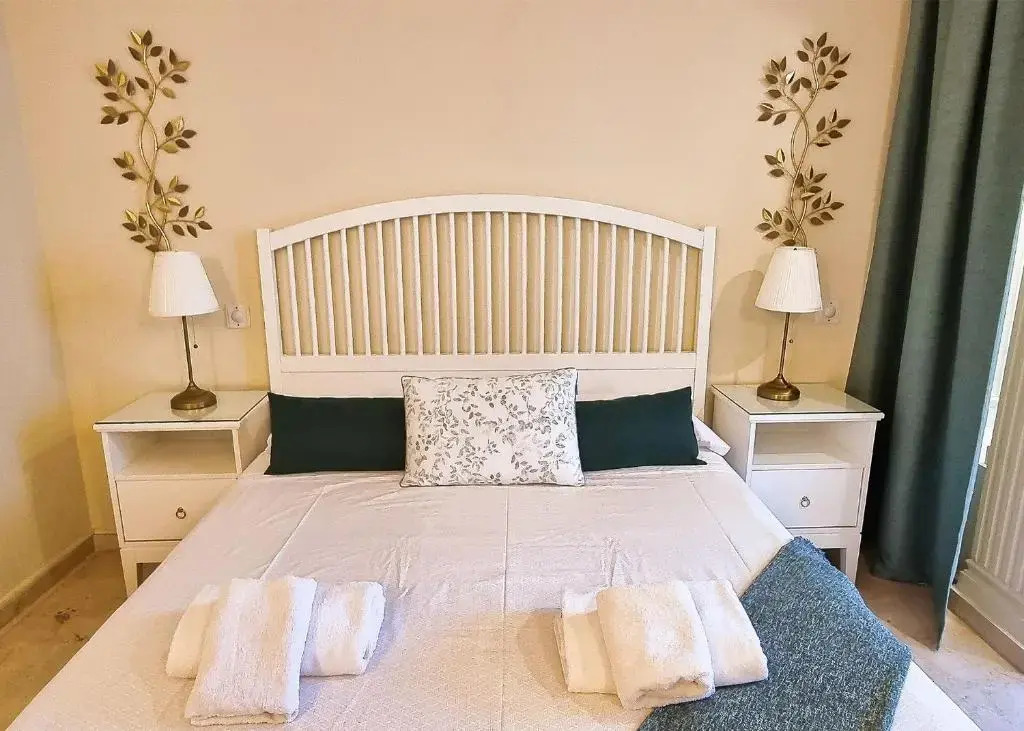 Spacious Renovated 1-Bedroom Apartment in Marbella Center with Parking