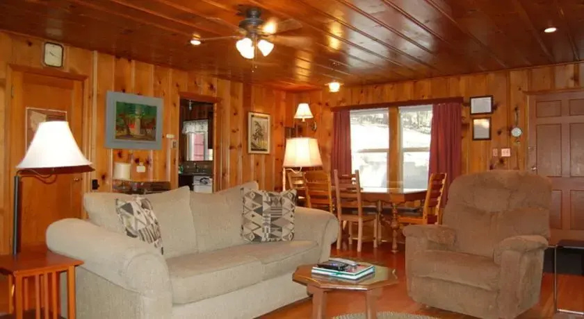 RedAwning Cabin #16B Charlottes Station