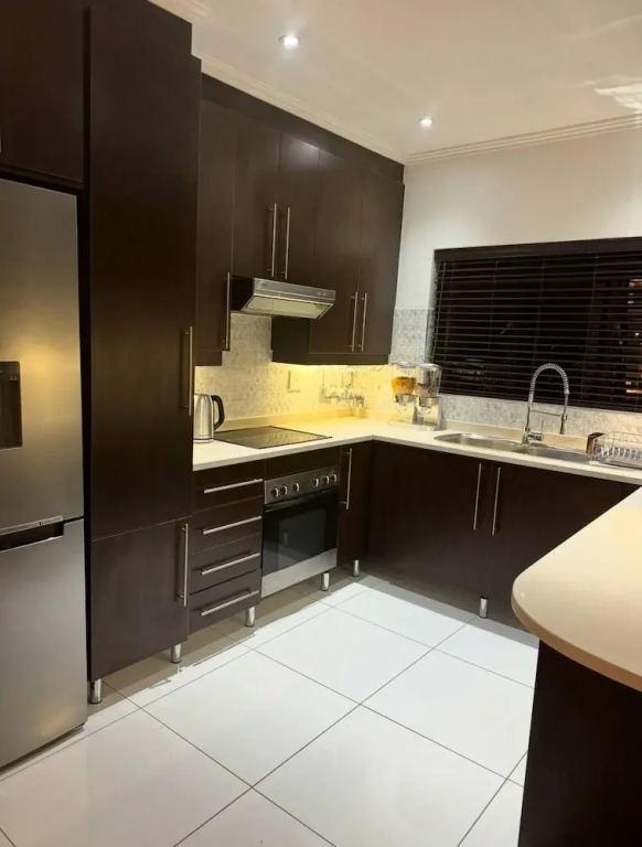 2 Bedroom Apartment Near Monte Casino