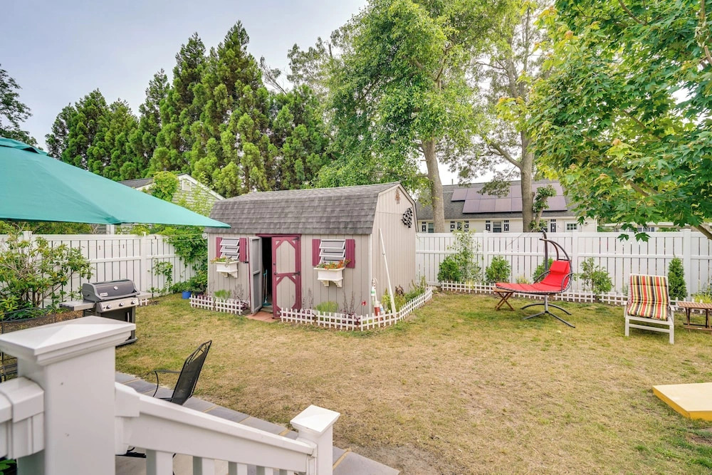 Charming + Updated Villas Home w/ Backyard