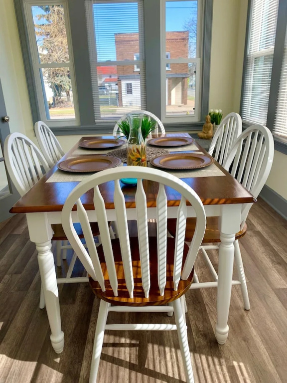 The Trotter Manor - With Private Yard & Parking, Near Falls & Casino by Niagara Hospital