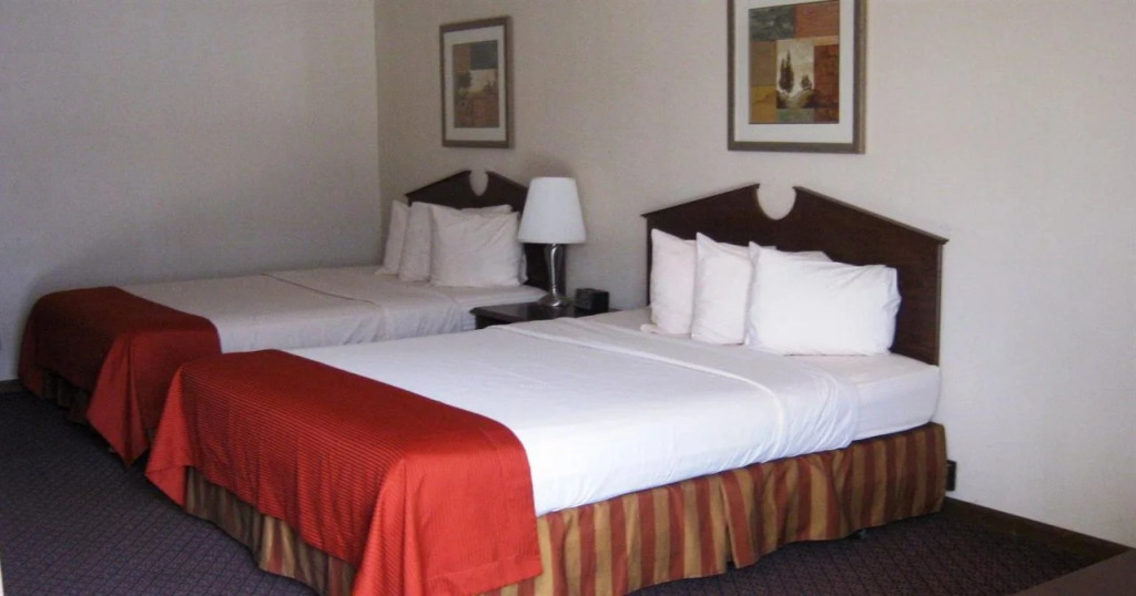 Fort Hays Inn
