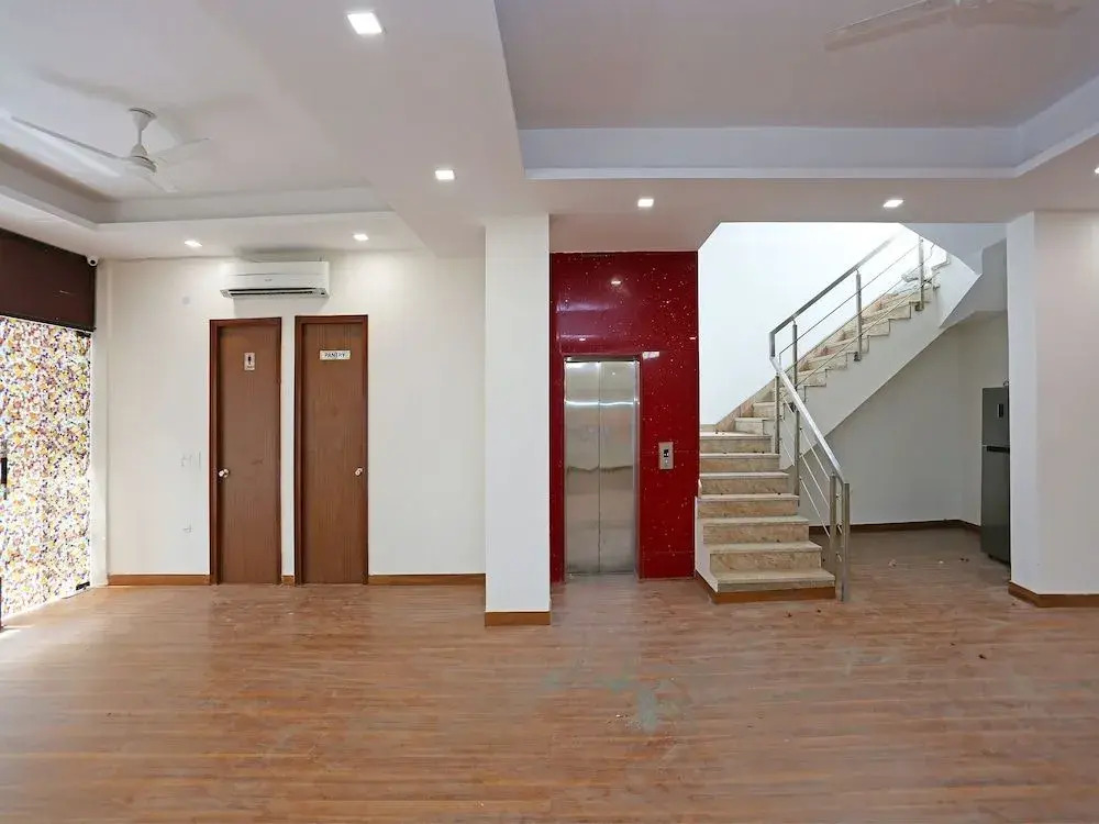 OYO 12692 Amexx Residency