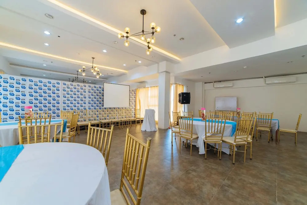 RedDoorz Plus at Hotel Metro Kalibo