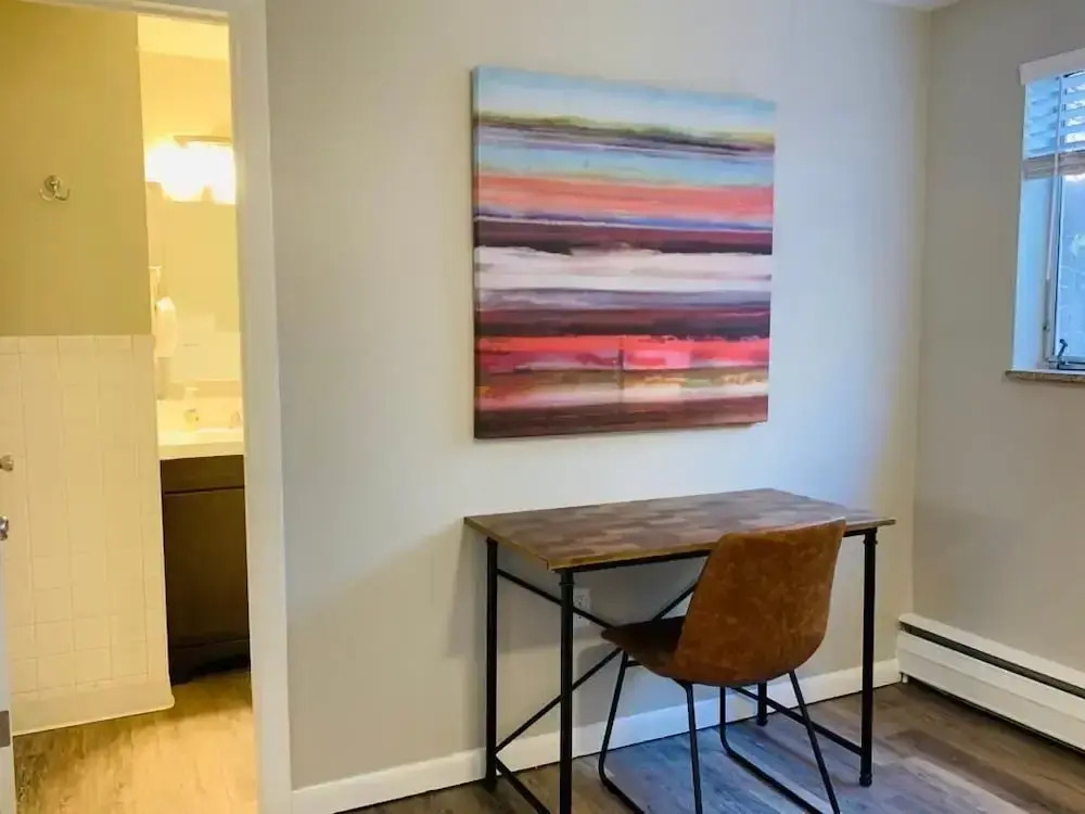 Modern & Chic Condo in the heart of Old Town