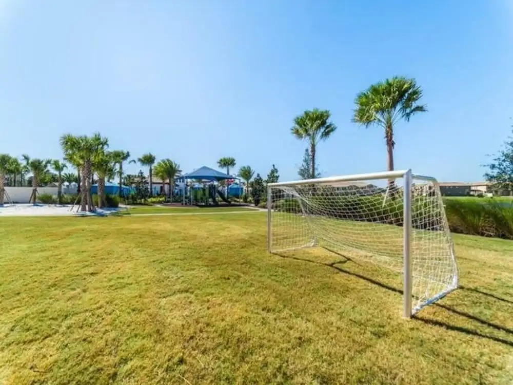 Lovely 5br Townhouse At Windsor At Westside 5 Bedroom Townhouse by RedAwning