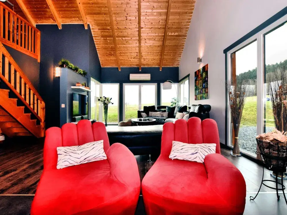 Beautiful Villa with Heated Outdoor Pool, Sauna, Hot Tub in Forest