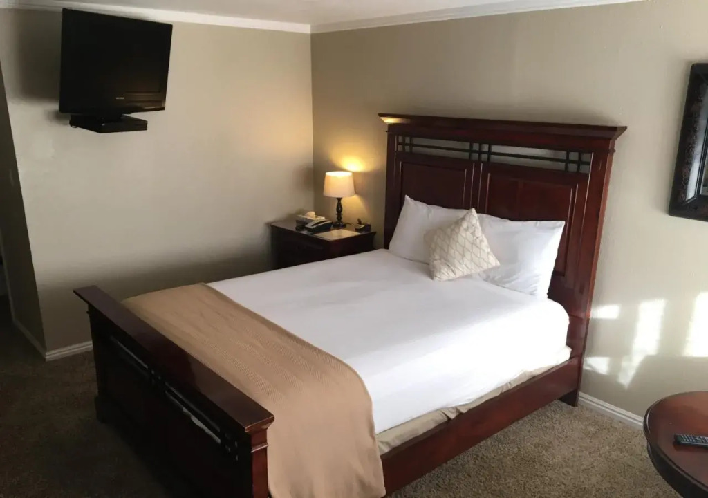 Mountain Ridge Cabins & Lodging Between Bryce and Zion National Park